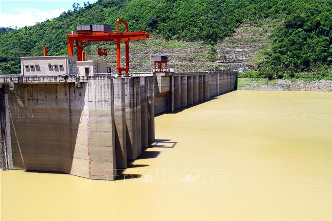 Tổng lưu lượng nước lũ tích tại hồ chứa thủy điện Bản Vẽ đã lên đến 774 triệu m3 (tính đến 10 giờ ngày 10/8), thực hiện việc cắt lũ hiệu quả cho vùng hạ du. Ảnh: Tá Chuyên - TTXVN
