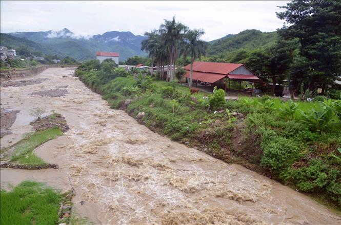 Mực nước ở các sông, suối trên địa bàn huyện Mường La ở mức cao. Ảnh: Quang Quyết - TTXVN