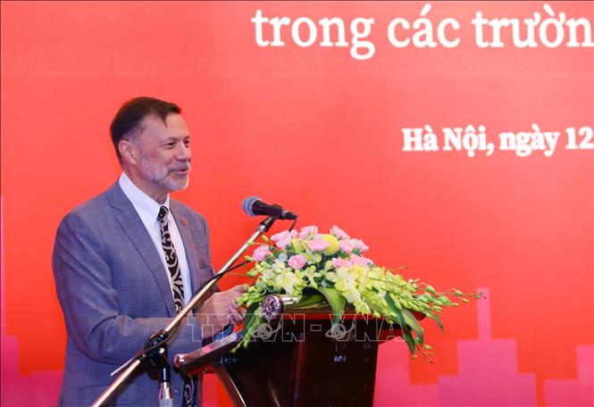 Đại sứ Đặc mệnh toàn quyền Australia tại Việt Nam Andrew Goledzinowski phát biểu. Ảnh: Văn Điệp – TTXVN
