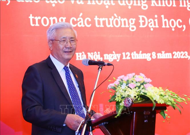 Tiến sỹ Trần Duy Khanh, Phó Chủ tịch Hội đồng Tư vấn Khởi nghiệp quốc gia trình bày tham luận với chủ đề: 