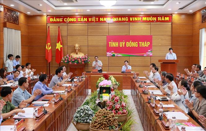 Thủ tướng Phạm Minh Chính làm việc với Ban Thường vụ Tỉnh ủy Đồng Tháp. Ảnh: Dương Giang-TTXVN
