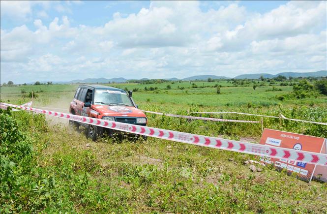 More than 80 domestic and international teams are taking part in a off-road car racing tournament in Buon Don district, the Central Highlands province of Dak Lak, which opens on August 13. VNA Photo: Hoài Thu