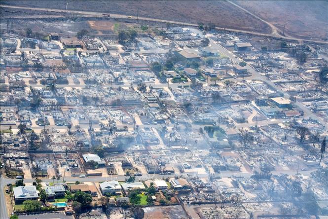Những ngôi nhà bị phá hủy do cháy rừng tại Maui, Hawaii, Mỹ, ngày 10/8/2023. Ảnh: THX/TTXVN