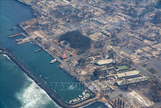 Những ngôi nhà bị phá hủy do cháy rừng tại Maui, Hawaii, Mỹ, ngày 10/8/2023. Ảnh: THX/TTXVN