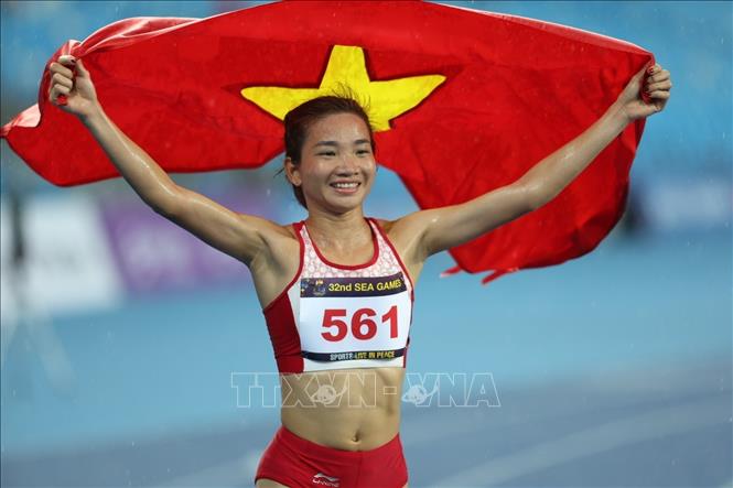 VĐV Nguyễn Thị Oanh (561) thi đấu xuất sắc giành HCV, tiếp tục thống trị cự ly 5000m nữ tại SEA Games. Ảnh: Minh Quyết – TTXVN