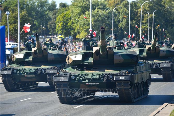 Binh sĩ tham gia duyệt binh kỷ niệm Ngày Quân đội Ba Lan tại Vacsava ngày 15/8/2023. Ảnh: AFP/TTXVN