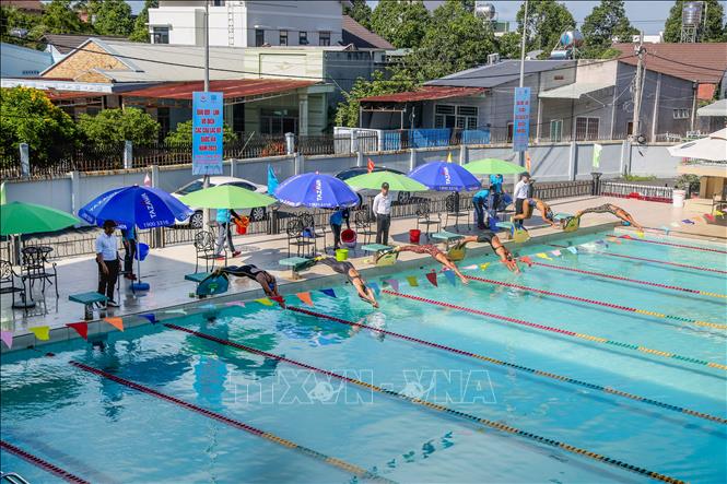 Hơn 270 vận động viên các nhóm tuổi đến từ 20 đơn vị, tỉnh, thành trên toàn quốc tham dự. Ảnh: Giang Phương - TTXVN