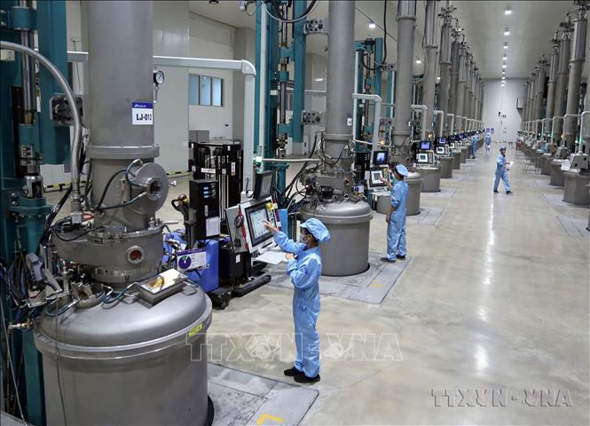 Dây chuyền sản xuất nguyên liệu để chế tạo pin năng lượng mặt trời tại Công ty TNHH JA Solar Việt Nam, vốn đầu tư của Hong Kong (Trung Quốc) tại khu công nghiệp Quang Châu (Bắc Giang). Ảnh: Danh Lam – TTXVN