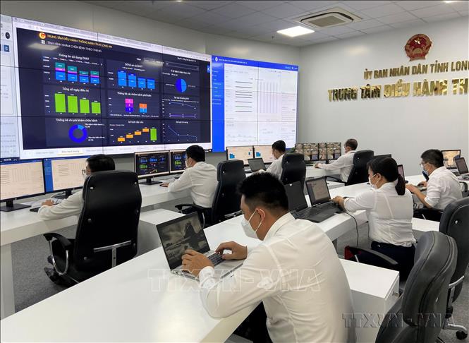 Lễ ra mắt Trung tâm điều hành thông minh và Kho cơ sở dữ liệu dùng chung của tỉnh Long An, hướng tới một “Long An số”, một Long An phát triển, hiện đại, xứng tầm. Ảnh: Đức Hạnh - TTXVN
