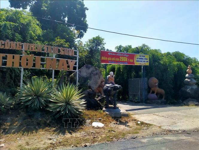 Trong ảnh: Cơ sở du lịch Thời Nay (khu vực Suối Lương, phường Hòa Hiệp Bắc, quận Liên Chiểu, thành phố Đà Nẵng) bị tạm dừng hoạt động kinh doanh. Ảnh: TTXVN phát