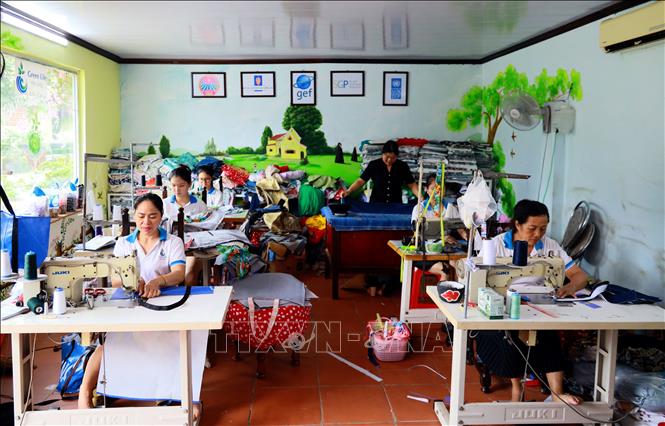 Hợp tác xã Green Life Hạ Long tạo việc làm cho nhiều chị em phụ nữ. Ảnh: Đức Hiếu - TTXVN