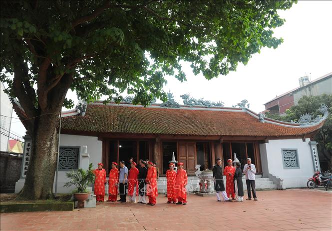 Di tích Quốc gia đặc biệt Đình làng Xuân Biều, xã Xuân Cẩm trở thành địa chỉ đỏ giáo dục truyền thống cách mạng cho các thế hệ. Ảnh: Danh Lam-TTXVN
