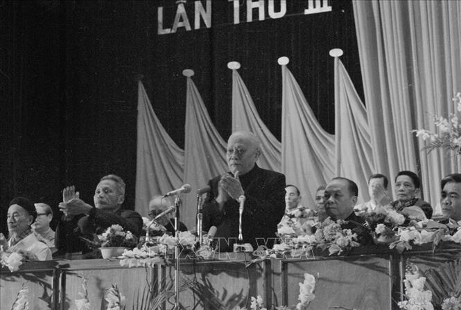 Chủ tịch Tôn Đức Thắng đọc diễn văn khai mạc Đại hội lần thứ 3 MTTQ Việt Nam, ngày 14/12/1971. Ảnh: TTXVN
