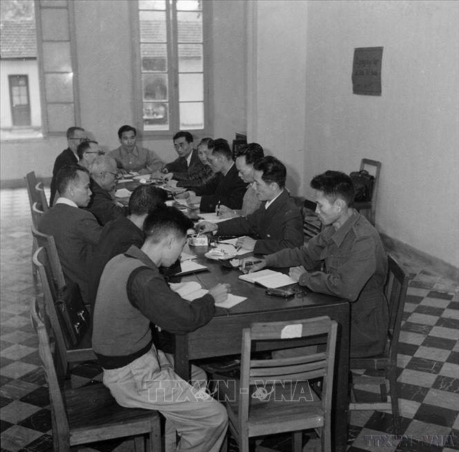 Đồng chí Tôn Đức Thắng và các đại biểu tham gia kỳ họp lần 4 của Ban thường trực Quốc hội khóa I, ngày 20/3/1955. Ảnh: TTXVN