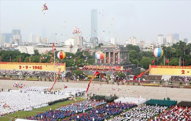 Lễ mít tinh, diễu binh, diễu hành cấp Quốc gia kỷ niệm 70 năm Ngày Cách mạng Tháng Tám (19/8/1945-19/8/2015) và Quốc khánh (2/9/1945-2/9/2015) được tổ chức trọng thể tại Quảng trường Ba Đình. Ảnh: TTXVN