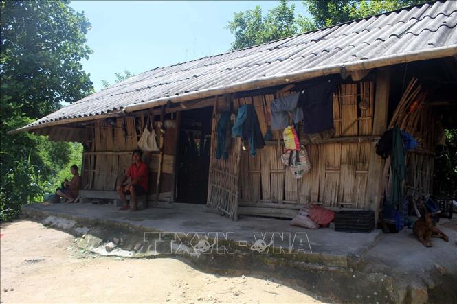 Người dân tộc Mông bản Nàng 2, xã Mường Lý, huyện Mường Lát rất cần điện lưới quốc gia. Ảnh: Nguyễn Nam-TTXVN
