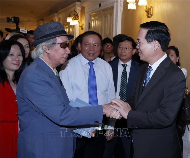 President Vo Van Thuong and delegates at the Hanoi Opera House. VNA Photo: Thống Nhất 