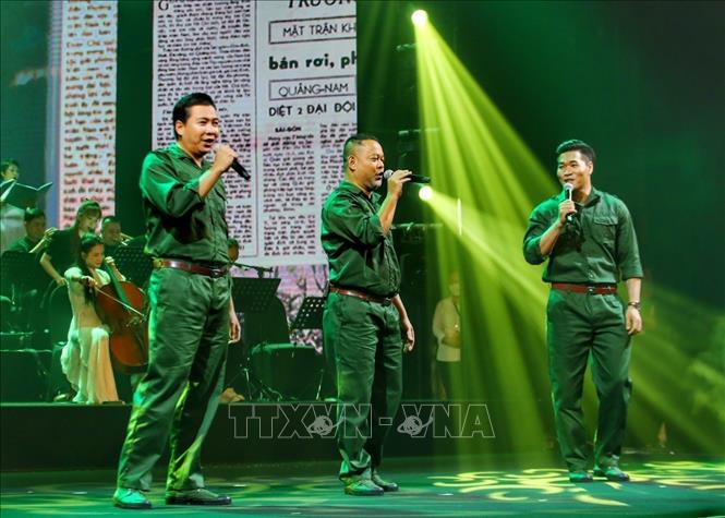 An art performance at the concert. VNA Photo: Tuấn Đức