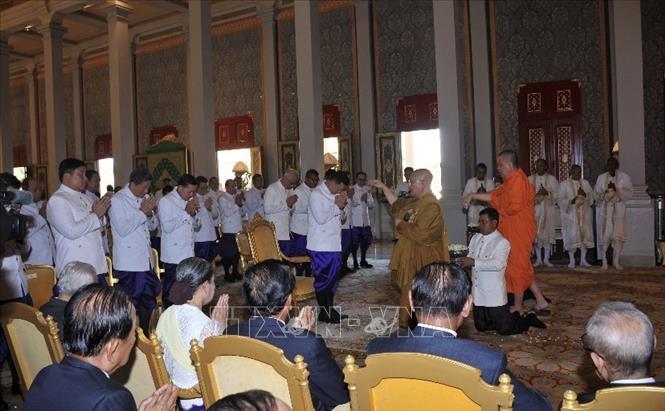 Quang cảnh lễ tuyên thệ nhậm chức của Thủ tướng và các thành viên Chính phủ Hoàng gia Campuchia nhiệm kỳ 2023 - 2028 tại Cung điện Hoàng gia ở thủ đô Phnom Penh. Ảnh: AKP/TTXVN phát