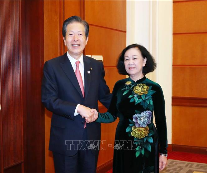 Truong Thi Mai, Politburo member, Permanent member of the CPV Central Committee’s Secretariat, receives Komeito party’s Chief Representative Yamaguchi Natsuo. VNA Photo: Phương Hoa