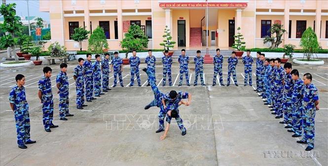 Chiến sỹ Hải đội 402, Bộ Tư lệnh Vùng Cảnh sát biển 4 thường xuyên luyện tập võ thuật (2018). Ảnh: Huỳnh Thế Anh - TTXVN