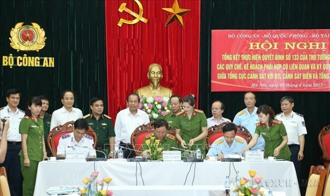 Lễ ký quy chế phối hợp giữa Tổng cục Cảnh sát với Bộ Tư lệnh Cảnh sát biển và Tổng cục Hải quan (2017). Ảnh: Doãn Tấn – TTXVN
