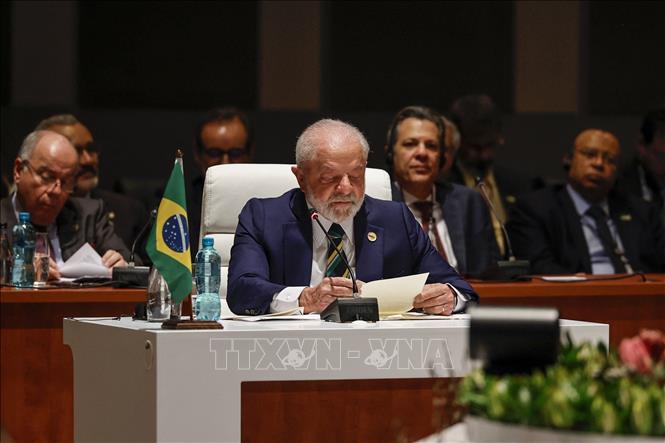 Tổng thống Brazil Luiz Inacio Lula da Silva tham dự phiên họp trong khuôn khổ Hội nghị thượng đỉnh BRICS ở Johannesburg (Nam Phi), ngày 23/8/2023. Ảnh: AFP/TTXVN