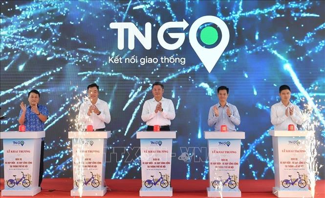 Lễ khai trương dịch vụ xe đạp điện - xe đạp công cộng. Ảnh: Tuấn Anh - TTXVN