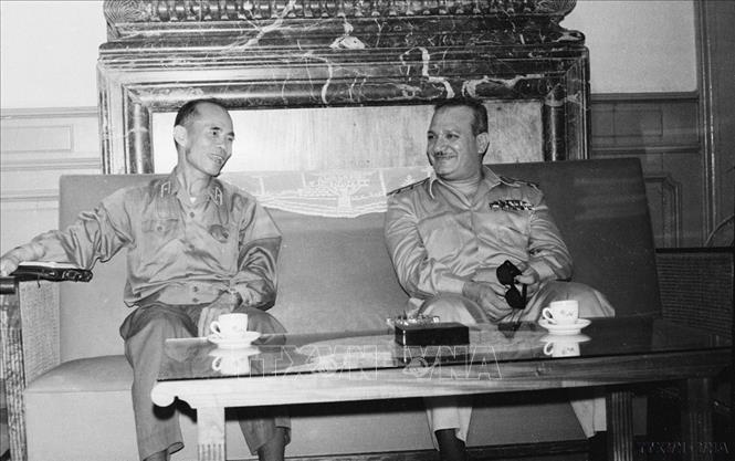 Thiếu tướng Trần Sâm, Thứ trưởng Bộ Quốc phòng tiếp Trung tướng Mohamet Said Ali cùng đại biểu quân sự Ai Cập sang thăm Việt Nam (23/8/1973). Ảnh: TTXVN