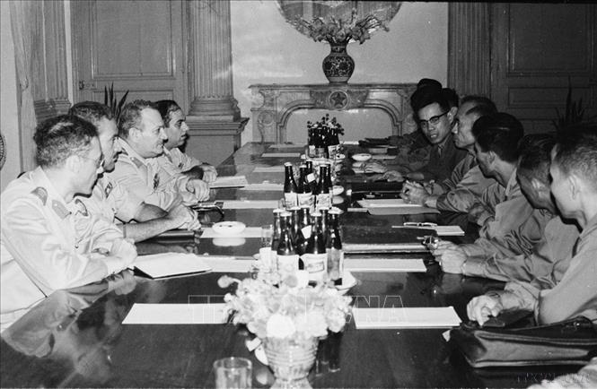 Thiếu tướng Trần Sâm, Thứ trưởng Bộ Quốc phòng hội đàm với Trung tướng Mohamet Said Ali cùng đoàn đại biểu Quân sự Ai Cập sang thăm Việt Nam (23/8/1973). Ảnh: TTXVN