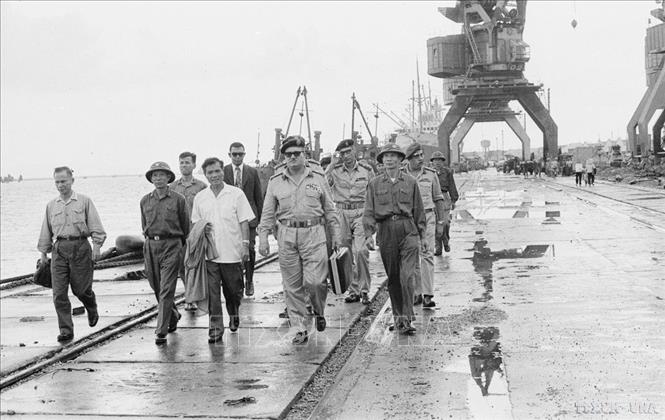 Đoàn đại biểu quân sự Ai Cập thăm cảng Hải Phòng (8/1973). Ảnh: TTXVN