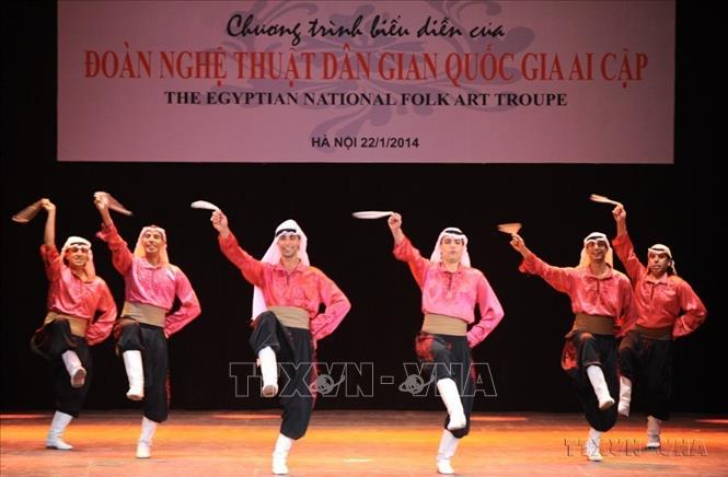Cục Nghệ thuật biểu diễn phối hợp với Đại sứ quán Ai Cập tại Hà Nội tổ chức chương trình nghệ thuật đặc sắc do Đoàn Nghệ thuật Dân gian Quốc gia Ai Cập biểu diễn (2014). Ảnh: Minh Đức - TTXVN