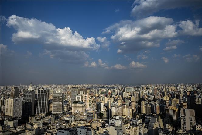 Quang cảnh thành phố Sao Paulo, Brazil ngày 23/8/2023. Ảnh: AFP/TTXVN