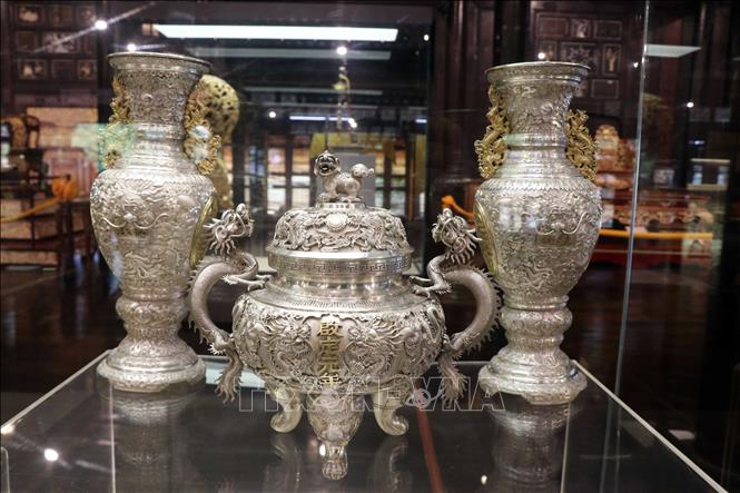 Đỉnh bạc niên hiệu Khải Định thứ 1, năm 1916. Ảnh: Đỗ Trưởng - TTXVN