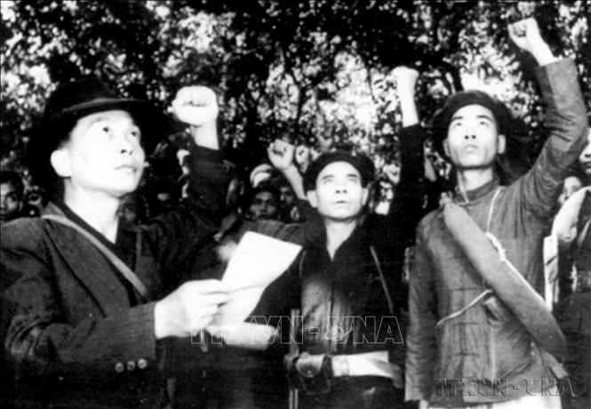 Đồng chí Võ Nguyên Giáp đọc Lời Tuyên thệ trong Ngày thành lập Đội Việt Nam Tuyên truyền Giải phóng quân tại Cao Bằng, ngày 22/12/1944. Ảnh: Tư liệu TTXVN