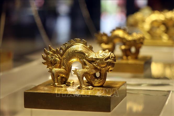 Gold-plated silver seals from the reign of King Khai Dinh. VNA Photo: Đỗ Trưởng