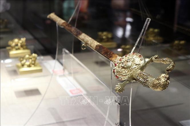 A sword from the Nguyen Dynasty’s King Khai Dinh, is decorated with gold and precious stones and has sophisticated decorations. VNA Photo: Đỗ Trưởng