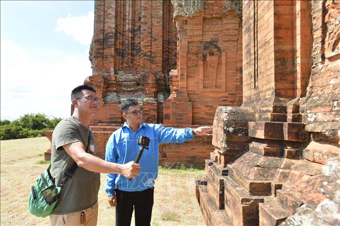 Tháp Bánh Ít là một trong những cụm tháp lâu đời nhất và là điểm dừng chân mà du khách nhất định không thể bỏ qua khi đến thăm Bình Định. Ảnh: Minh Đức - TTXVN