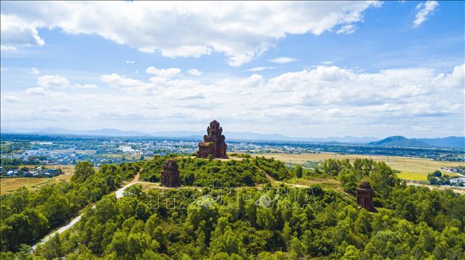 Banh It Tower is a cluster of four ancient Cham towers located on a hill in Dai Loc hamlet, Phuoc Hiep commune, Tuy Phuoc district, Binh Dinh province. VNA Photo: Minh Đức