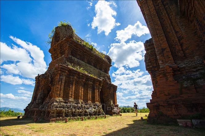 Banh It Tower represents the beauty of ancient Cham architecture. VNA Photo: Minh Đức