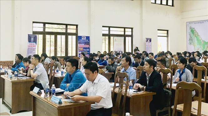 Đông đảo người lao động và doanh nghiệp tham gia các phiên giao dịch việc làm. Ảnh: Dư Toán - TTXVN