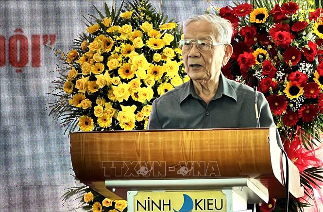 Ông Lư Văn Điền (nguyên Bí thư Tỉnh ủy Cần Thơ) - chủ biên phát biểu tại sự kiện ra mắt sách “Trần Nam Phú qua góc nhìn đồng đội”. Ảnh: Ánh Tuyết - TTXVN