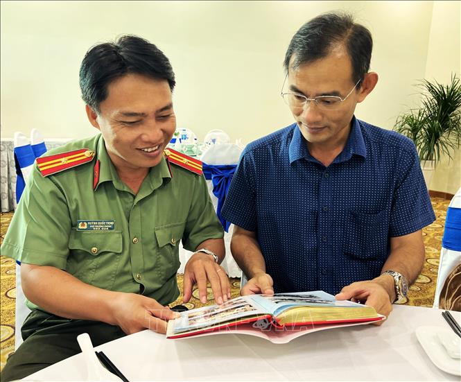 Hình ảnh tại sự kiện ra mắt sách “Trần Nam Phú qua góc nhìn đồng đội”. Ảnh: Ánh Tuyết - TTXVN