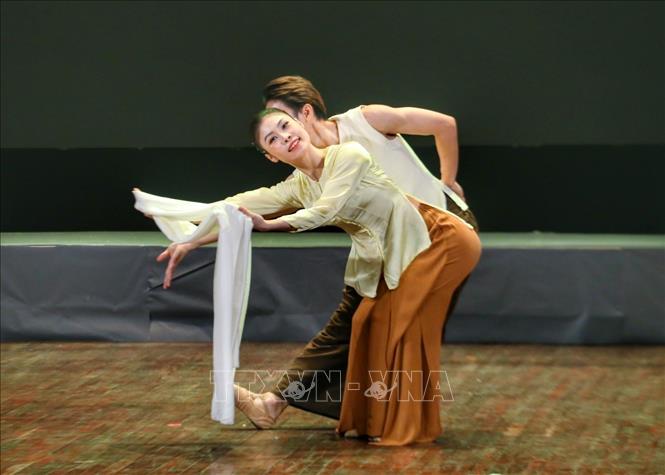 Tiết mục của diễn viên múa Nguyễn Linh Trang. Ảnh: Tuấn Đức - TTXVN