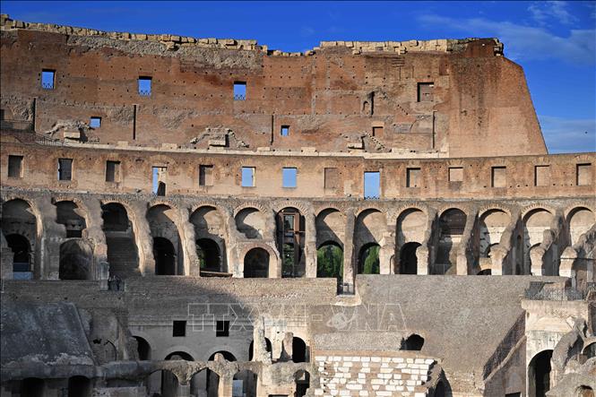 Đấu trường La Mã (Colosseum) ở Rome, Italy. Ảnh: AFP/TTXVN
