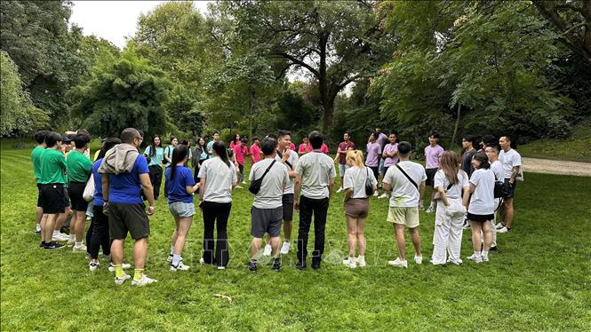 Students at the camp join a range of cultural exchange activities. VNA Photo: Thu Hà