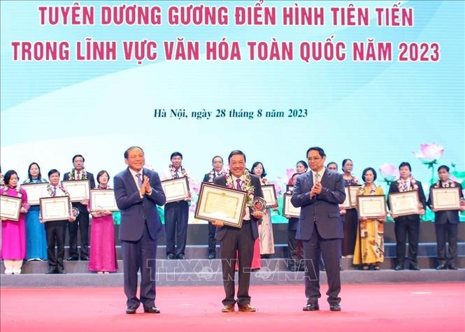 Certificates of merit are presented to five collectives and 73 individuals in honor of their outstanding contributions to Vietnam’s culture, sports and tourism. VNA Photo: Tuấn Đức