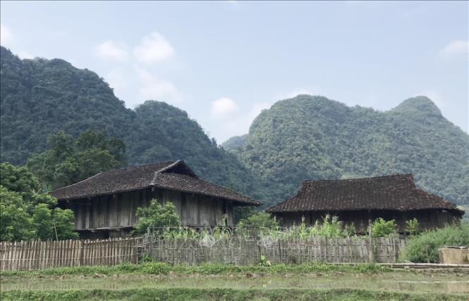 Những nếp nhà sàn của đồng bào Dao tại thôn Lân Châu (Hữu Lũng, Lạng Sơn). Ảnh: TTXVN phát
