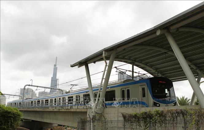 Đoàn tàu đầu tiên của tuyến Metro số 1 (Bến Thành - Suối Tiên) chạy thử nghiệm. Ảnh: Thanh Vũ - TTXVN

