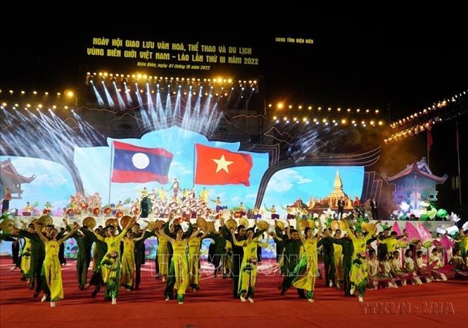 Lễ khai mạc Ngày hội giao lưu văn hóa, thể thao và du lịch vùng biên giới Việt Nam - Lào lần thứ III với chủ đề “Thắm tình hữu nghị - Hướng tới tương lai”. Ảnh: TTXVN